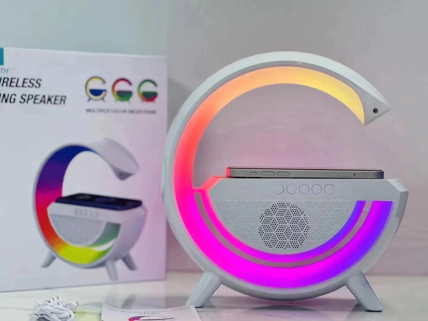 مصباح طاولة LED ذكي مع شاحن لاسلكي وإضاءة ليلية وساعة منبه ومكبر صوت بلوتوث
